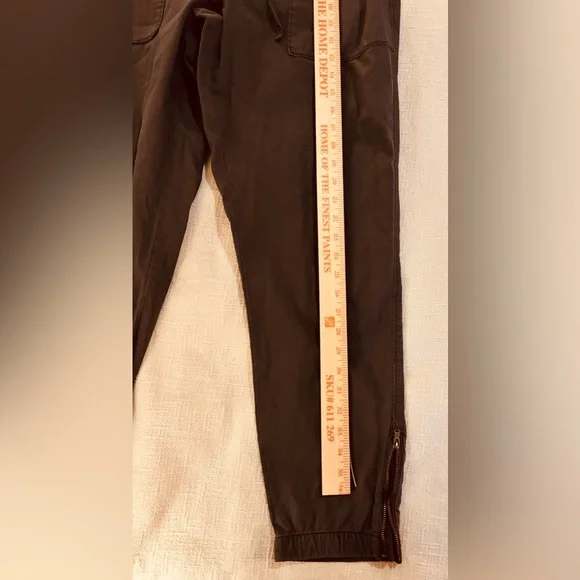 Sonoma Women’s Mid Rise Jogger NEW Women’s Size Large w/ pockets & Zipper Detail - Picture 7 of 8